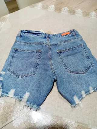 Pantaloncini jeans strappati