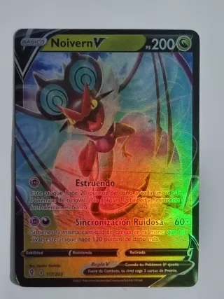 Cartas Pokémon Charizard V Max y Noivern V