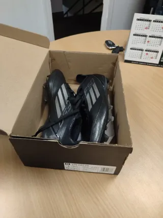 Adidas F50 Pro Botas de fútbol, nuevo. Talla 41.