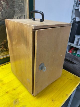 Microscopio Antiguo con su caja de madera