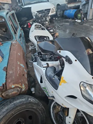 Despiece Suzuki Moto Deportiva Blanca