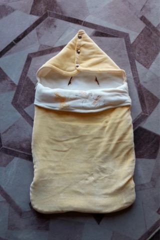 Saco de bebé amarillo
