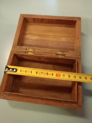 Caja de madera decorada  3 euros
