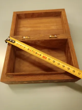 Caja de madera decorada  3 euros