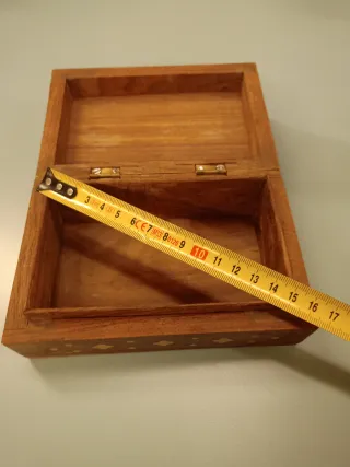 Caja de madera decorada  3 euros