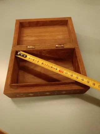 Caja de madera decorada  3 euros