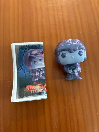 Dustin Del Revés Kinder Joy Figura