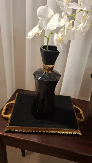 Vaso ceramica nero con dettagli oro
