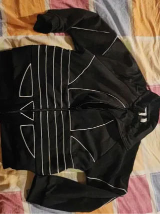 Felpa Adidas nera con logo grande