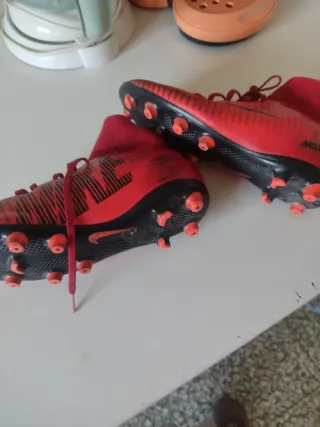 Botas de fútbol Nike rojas
