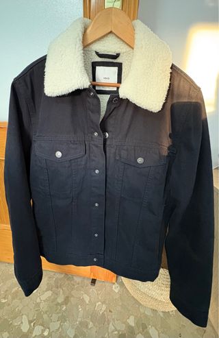 Chaqueta vaquera Mango negra con borreguito