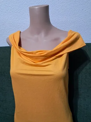 Blusa sin mangas con cuello drapeado