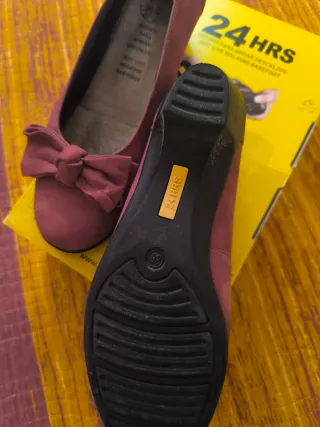 Zapatos vino tacón bajo lazo