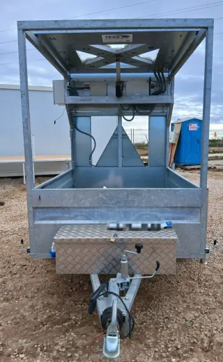 Remolque señalización obras con panel luminoso LED