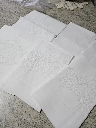 Asciugamani da corredo ricamati