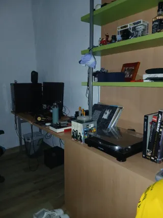 Escritorio Merkamueble con estantería