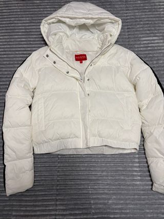 Plumífero Guess Blanco con Rayas Negras