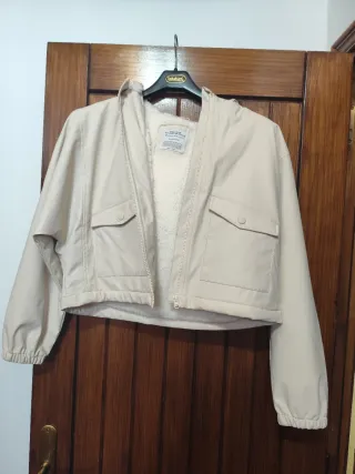 Chaqueta beige con forro interior de burreguito