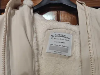 Chaqueta beige con forro interior de burreguito