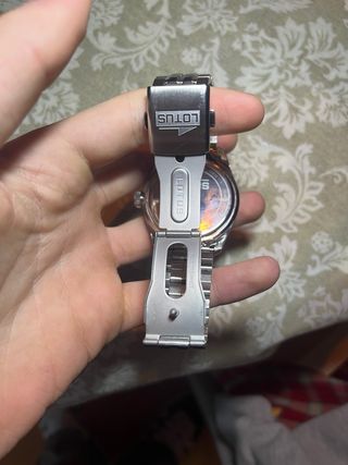 Reloj Lotus Negro y Plateado