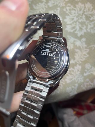 Reloj Lotus Negro y Plateado