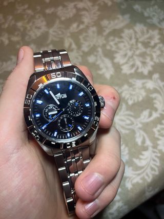 Reloj Lotus Negro y Plateado