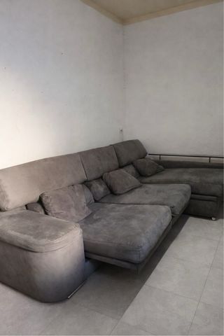Sofá cheslong gris en buen estado