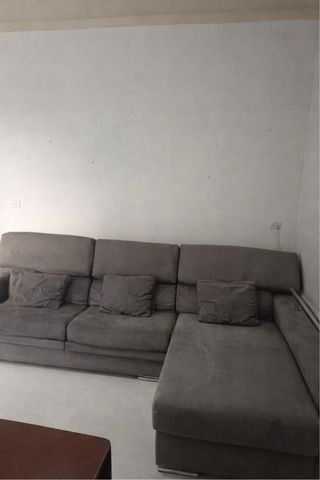 Sofá cheslong gris en buen estado