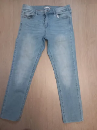 Pantalón vaquero chica Stradivarius Talla 38