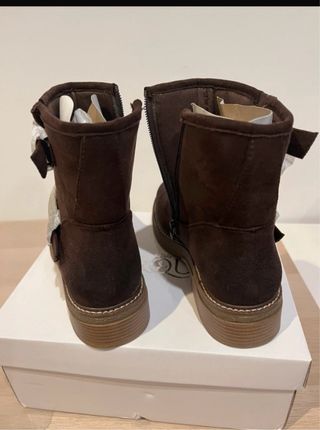 Botines marrones con hebillas