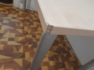 Escritorio grande de madera y metal