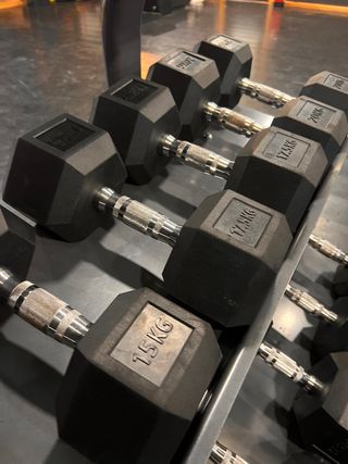 EQUIPAMIENTO COMPLETO DE GIMNASIO