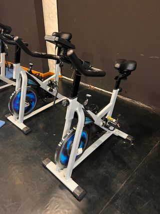 EQUIPAMIENTO COMPLETO DE GIMNASIO