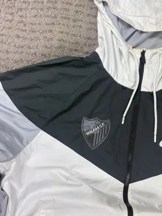 ¡¡OFERTA! Talla L Chaqueta Nike Málaga Impermeable