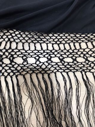 Mantón de Manila bordado