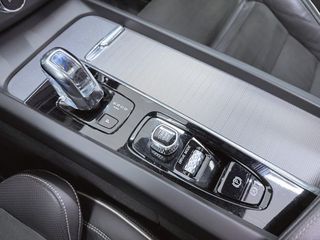 Volvo XC60 2.0 T8 AWD R-Design Auto