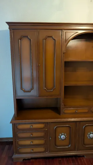 Mueble de comedor de madera. GRATIS