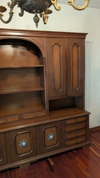 Mueble de comedor de madera. GRATIS