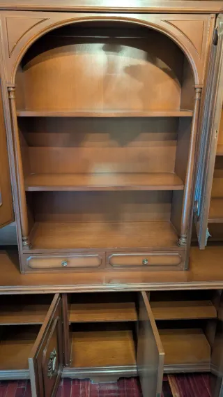 Mueble de comedor de madera. GRATIS