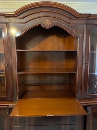 Armario de madera maciza con vitrina vintage