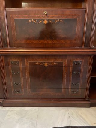 Armario de madera maciza con vitrina vintage