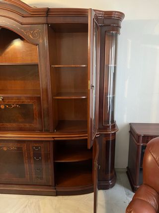 Armario de madera maciza con vitrina vintage