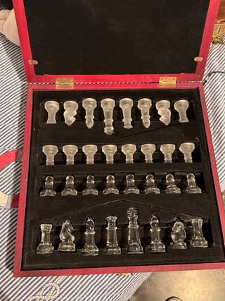 Ajedrez de vidrio con caja