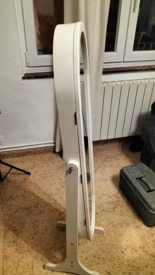 Espejo joyero de pie blanco