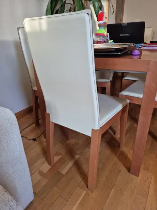 Sillas (4)comedor polipiel blanco, madera cerezo