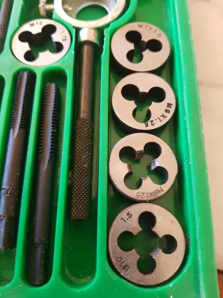 Juego de machos y terrajas Sodeco 20 piezas