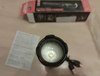 Linterna LED Táctica Zoom