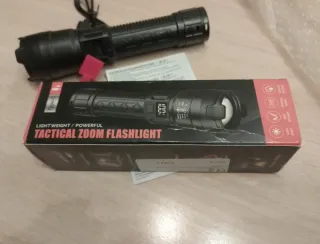 Linterna LED Táctica Zoom