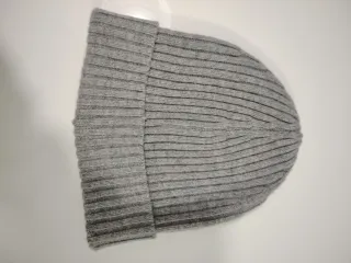 Gorro Hugo Boss Gris con Logo Negro