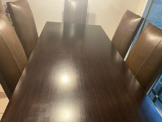 Mesa de comedor de madera y 6 sillas
